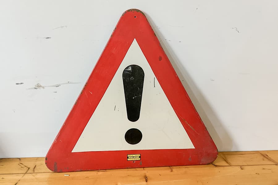 Altes Verkehrsschild